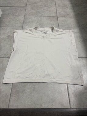 Sleeveless Crewneck Athletic Dry-fit Crop Top - White